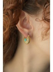 L'Atelier de Gaia Pozłacane kolczyki z turkusami rozmiar: onesize. Żółte kolczyki damskie L'Atelier de Gaia, z turkusem, pozłacane. Za 100.52 zł.