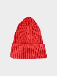 4F Czapka beanie damska - czerwona M. Czerwone czapki damskie 4F, na zimę, bez wzorów, z dzianiny. W wyprzedaży za 29.99 zł.