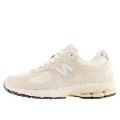 Buty do chodzenia damskie New Balance 2002. Brązowe obuwie sportowe damskie New Balance, z materiału, bez zapięcia, trekkingowe. Za 816.00 zł.
