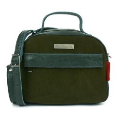 Kuferek skórzany Beltimore S80 zielony. Zielone kuferki damskie ze skóry, na ramię, małe, zamszowe, bez dodatków. Za 252.99 zł.