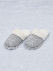 Kapcie - szary. Szare kapcie damskie Sinsay, z futra. Za 29.99 zł.