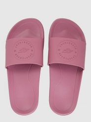 Klapki damskei 4F 4FRSS26FSLIF061. Czerwone klapki damskie 4F, bez wzorów, z gumy, bez obcasa, bez zapięcia. Za 59.99 zł.