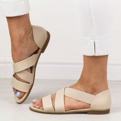 Beżowe płaskie sandały damskie z zakrytą piętą Jezzi 3882. Brązowe sandały damskie Jezzi, bez wzorów, ze skóry, bez obcasa, na płaskiej podeszwie, bez zapięcia. Za 149.00 zł.