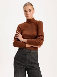 BGN Sweter w kolorze brązowym rozmiar: 40. Brązowe swetry klasyczne damskie BGN, bez kołnierzyka. Za 92.21 zł.
