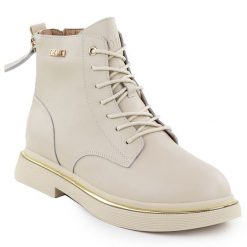 Skórzane botki damskie workery beżowe Goe SS2N4100. Brązowe botki damskie GOE, z materiału, eleganckie, bez obcasa, bez zapięcia. Za 399.99 zł.