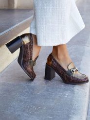 Bellucci Czółenka w kolorze jasnobrązowym rozmiar: 41. Brązowe czółenka damskie Bellucci, bez wzorów, z okrągłym noskiem, bez obcasa. Za 126.99 zł.