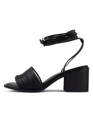 Loft37 Skórzane sandały w kolorze czarnym rozmiar: 37. Czarne sandały damskie loft37, bez wzorów, z otwartym noskiem, bez obcasa, na koturnie, bez zapięcia. Za 304.99 zł.