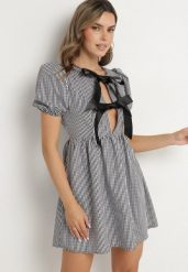 Czarna Rozkloszowana Sukienka w Kratkę Vichy w Stylu Retro z Wiązaniem Telionea. Czarne sukienki damskie Born2be, bez wzorów, klasyczne, bez ramiączek. Za 99.99 zł.