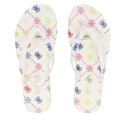 Japonki Guess. Białe klapki damskie Guess, z aplikacjami, bez obcasa, bez zapięcia. Za 177.99 zł.