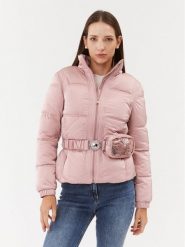 Guess Kurtka zimowa Lucia W3BL19 WEX12 Różowy Regular Fit. Czerwone kurtki damskie Guess, na zimę, xl, z aplikacjami, z syntetyku, bez kaptura. Za 639.99 zł.