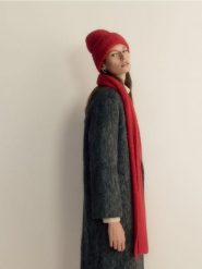 Czapka beanie z alpaką - czerwony. Czerwone czapki damskie Reserved, bez wzorów. W wyprzedaży za 69.99 zł.
