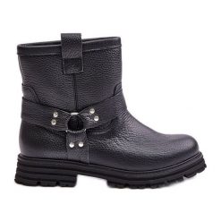Skórzane Botki Damskie Na Płaskim Obcasie Lewski 3610 Czarne. Czarne botki damskie ze skóry, eleganckie, bez obcasa, na płaskiej podeszwie, bez zapięcia. Za 585.90 zł.