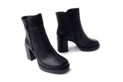 RIEKER Y4155-01 black, botki damskie. Czarne botki damskie Rieker, na zimę, z wełny, bez obcasa, na obcasie, bez zapięcia. Za 419.90 zł.