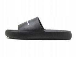 Klapki na co dzień Sportowe Champion Soft Slipper Na Basen. Czarne klapki damskie Champion, bez wzorów, z gumy, bez obcasa, bez zapięcia. Za 109.00 zł.