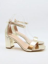 Bellucci Sandały w kolorze złotym na obcasie rozmiar: 41. Żółte sandały damskie Bellucci, bez wzorów, z otwartym noskiem, bez obcasa, na koturnie, bez zapięcia. Za 100.99 zł.