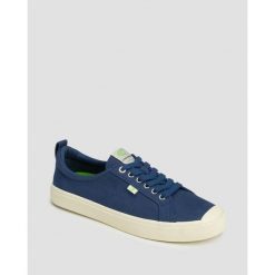 Tenisówki Cariuma OCA Low Shadow Blue Canvas Unisex. Niebieskie trampki damskie CARIUMA, bez wzorów, bez zapięcia. W wyprzedaży za 215.25 zł.