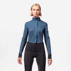 Kurtka zimowa na rower szosowy damska Van Rysel Racer. Niebieskie kurtki damskie VAN RYSEL, na zimę, l, bez wzorów, z materiału, bez kaptura. Za 269.99 zł.