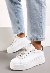 Biało-Srebrne Sneakersy z Platformą i Odpinanymi Biżuteryjnymi Aplikacjami na Sznurówkach Nasuumi. Białe obuwie sportowe damskie Born2be, z jeansu, bez zapięcia. Za 89.99 zł.