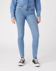 SPODNIE DAMSKIE WRANGLER SKINNY INDIGO SKY W28KKR29G 112128293. Niebieskie rurki damskie Wrangler, bez wzorów, z jeansu. Za 199.99 zł.
