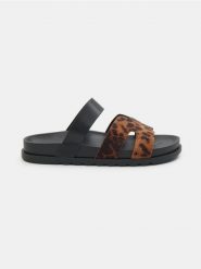 Klapki z panterką - wielobarwny. Klapki damskie Sinsay, bez wzorów, bez obcasa, bez zapięcia. Za 49.99 zł.