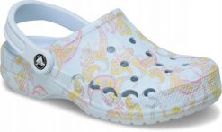 Crocs Damskie Lekkie Klapki Chodaki Baya Seasonal Printed Clog 39-40. Niebieskie klapki damskie Crocs, bez wzorów, z materiału, bez obcasa, bez zapięcia. Za 179.99 zł.