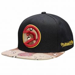 Czapka z daszkiem Mitchell & Ness NBA HWC Atlanta Hawks Choco Camo -AHAYYPPPBLCK. Czarne czapki z daszkiem damskie Mitchell & Ness, bez wzorów. Za 89.00 zł.