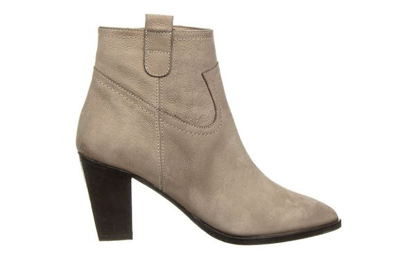 Botki Bayla-161 077 39499 Beige Nubuck 161550, Szary, Skóra naturalna - 39. Brązowe botki damskie Bayla, na zimę, z gumy, eleganckie, za kostkę, bez obcasa, na słupku, bez zapięcia. W wyprzedaży za 224.10 zł.