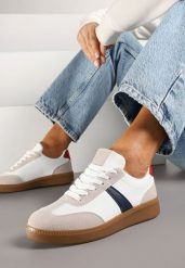 Biało-Granatowe Sneakersy w Stylu Tenisówek Ozdobione Paskiem Elhanis. Białe obuwie sportowe damskie Born2be, z jeansu, bez zapięcia, tenisowe. Za 84.99 zł.