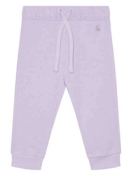 United Colors Of Benetton Spodnie dresowe 3J70GF01N Fioletowy Regular Fit. Fioletowe spodnie dresowe dziewczęce United Colors Of Benetton, bez wzorów, z bawełny. Za 49.99 zł.