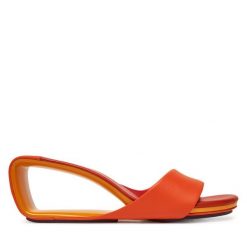 Klapki United Nude. Brązowe klapki damskie United Nude, bez wzorów, bez obcasa, bez zapięcia. Za 979.99 zł.