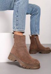Ciemnobeżowe Botki z Imitacji Zamszu na Tłoczonej Platformie Naorinda. Brązowe botki damskie Born2be, z jeansu, eleganckie, bez obcasa, na platformie, bez zapięcia. Za 139.99 zł.