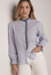 Niebieska Koszula z Bawełny Ozdobiona Haftowaną Falbanką Zenatia. Niebieskie koszule damskie Born2be, l, bez wzorów, z bawełny, eleganckie, bez kołnierzyka, bez ramiączek. Za 99.99 zł.