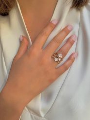 Les Petites Précieuses Pozłacany pierścionek z kwarcem rozmiar: 50. Różowe pierścionki damskie Les Petites Précieuses, z kwarcem, pozłacane. Za 295.66 zł.