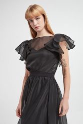 Bluzka damska z tafty KARL LAGERFELD. Bluzki damskie KARL LAGERFELD, bez wzorów, bez kołnierzyka, bez ramiączek. W wyprzedaży za 683.40 zł.