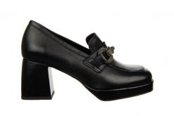 Czółenka Bayla-159 4708 076-P Czarny Lico 159160, Skóra naturalna - 36. Czarne czółenka damskie Bayla, bez wzorów, ze skóry, bez obcasa, na platformie. W wyprzedaży za 314.10 zł.