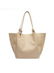 Coccinelle Torebka U07 Coccinelleefinn E1 U07 11 01 01 Beżowy. Brązowe shopper bag Coccinelle, bez wzorów, ze skóry, bez dodatków. Za 1,539.00 zł.