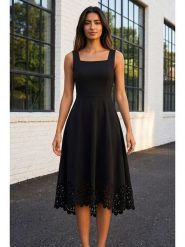 SOULSHAE Sukienka w kolorze czarnym rozmiar: S/M. Czarne sukienki damskie SOULSHAE, bez wzorów, bez ramiączek. Za 184.95 zł.