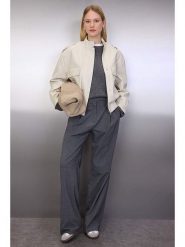 Trendyol Kurtka w kolorze kremowym ze skóry syntetycznej rozmiar: XL. Brązowe kurtki damskie Trendyol, xl, bez wzorów, ze skóry, bez kaptura. Za 104.99 zł.