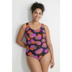 Damskie Strój kąpielowy wzór w panterkę bez miękkich miseczek okrągły dekolt. Czarne stroje jednoczęściowe Ulla Popken, bez wzorów, z elastanu. Za 199.99 zł.