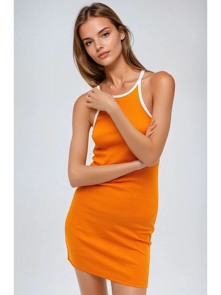 Monki Sukienka w kolorze pomarańczowym rozmiar: M. Pomarańczowe sukienki damskie Monki, bez wzorów, bez ramiączek. Za 39.99 zł.