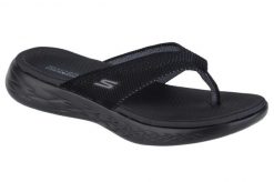 Sandały Kobieta Skechers On The Go 600 Flourish czarny. Czarne sandały damskie Skechers, bez wzorów, z materiału, bez obcasa, bez zapięcia. Za 199.99 zł.