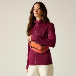 Damska bluza polarowa Torrek II z zamkiem błyskawicznym. Czerwone bluzy damskie Dare 2b, bez wzorów, z dzianiny, bez kaptura. W wyprzedaży za 229.99 zł.