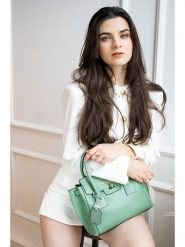 Victor & Hugo Paris Skórzana torebka "Jeny" w kolorze zielonym - 25 x 19 x 7 cm rozmiar: onesize. Zielone torebki klasyczne damskie Victor & Hugo Paris, z materiału, przez ramię, bez dodatków. Za 347.99 zł.