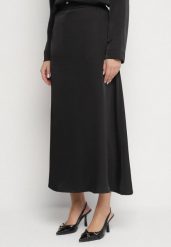 Czarna Satynowa Spódnica z Wiskozą o Rozkloszowanym Kroju Polavia. Czarne spódnice damskie Born2be, na co dzień, l, bez wzorów, z materiału, eleganckie, maxi. Za 99.99 zł.