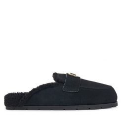 Klapki Armani Exchange. Czarne klapki damskie Armani Exchange, bez wzorów, bez obcasa, bez zapięcia. Za 839.99 zł.