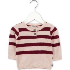 Sweter w kolorze jasnoróżowo-jagodowym. Czerwone swetry chłopięce Imps & Elfs, w paski, z wełny, z okrągłym kołnierzem. W wyprzedaży za 82.95 zł.