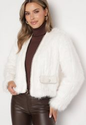 Biała Futrzana Kurtka Niezapinana z Cyrkoniami i Ozdobną Imitacją Kieszeni Bonizola. Białe kurtki damskie Born2be, m, bez wzorów, z futra, bez kaptura. Za 329.99 zł.
