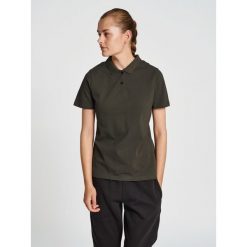 Damska koszulka polo Hummel Red Classic. Czarne koszulki damskie Hummel, m, bez wzorów, z bawełny, bez kołnierzyka, bez ramiączek. Za 129.00 zł.