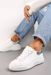 Biało-Srebrne Sznurowane Sneakersy z Metaliczną Wstawką i Żłobieniami Komparre. Białe obuwie sportowe damskie Renee, na jesień, z dresówki, bez zapięcia. Za 59.99 zł.