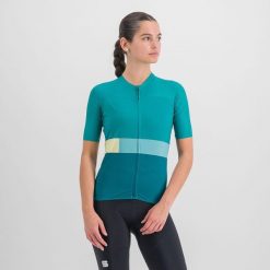Koszulka rowerowa damska Sportful Snap. Niebieskie koszulki damskie SPORTFUL, m, bez wzorów, bez kołnierzyka, bez ramiączek. Za 219.99 zł.
